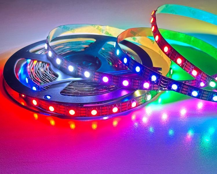 Адресная светодиодная лента WS2812b RGB SMD 5050 5V 60 д.м. IP20 (цена 1 м) черная основа 20340 фото