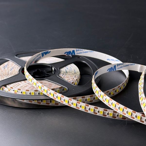 Светодиодная лента 5в 8Вт led 2835 120 д/м холодная белая 6500К IP20 упаковка 5м (цена 1м) 25261 фото